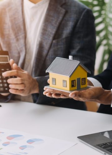 Business,Signing,A,Contract,Buy,-,Sell,House,,Insurance,Agent